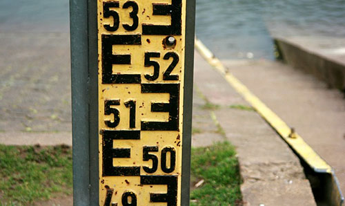 Water depth gauge